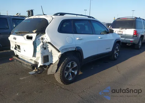 2017 Jeep Cherokee Trailhawk 4X4 from USA, damaged, VIN 1C4PJMBS0HW622172